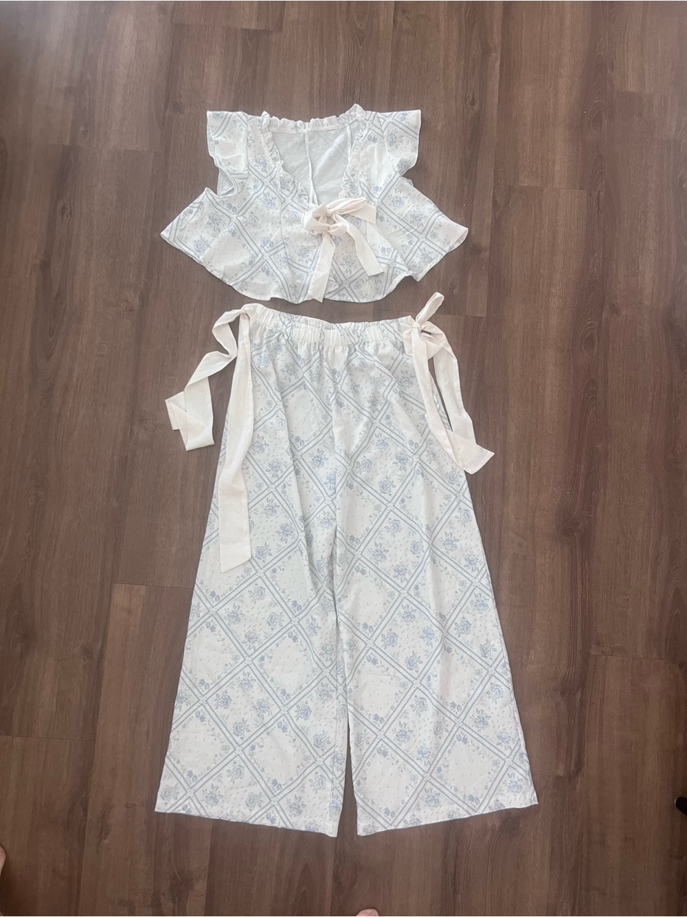 Women’s White & Light Blue Flowy Pajamas, Tie Peplum Top & Wide-Leg Pants - S